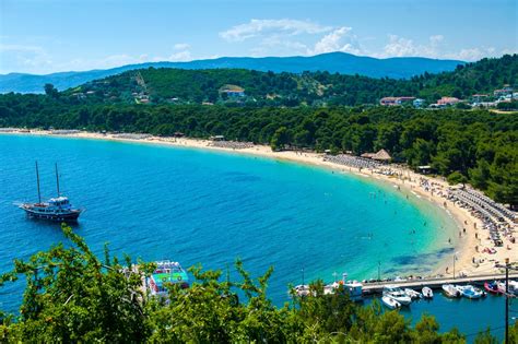 Discover the golden beaches in Skiathos