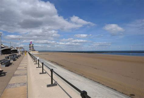 Redcar Beach being cleaned up by Environment Agency - Teesside Live