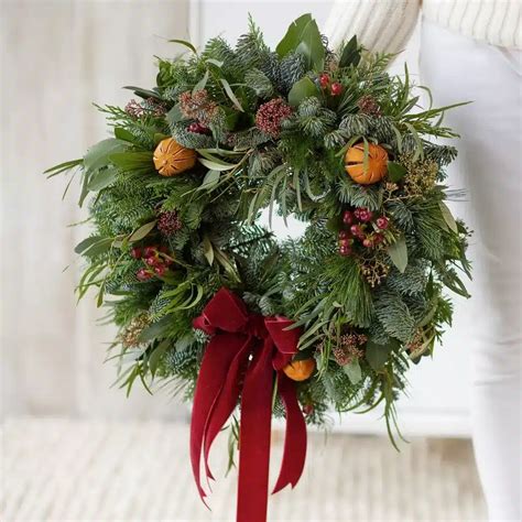 Unwrapping the Best 17 Christmas Wreaths to Welcome the Festive Season ...