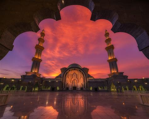 Sunset at Masjid Wilayah Persekutuan (Federal Territory Mosque) in ...