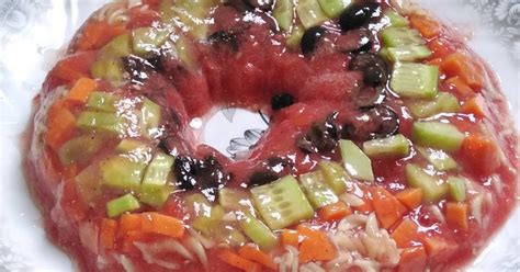 Tomato aspic salad Recipe by Madiha Kamran - Cookpad