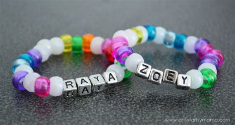 Easy Kids Friendship Bracelets | artsy-fartsy mama