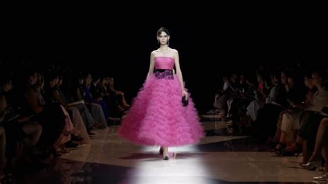 The Giorgio Armani Privé Fall Winter 2022-23 Fashion Show - Uohere