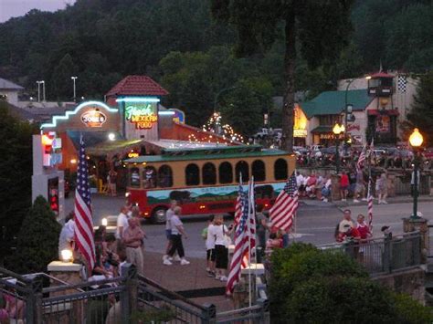 There's A Fun Trolley Ride In Gatlinburg, Tennessee