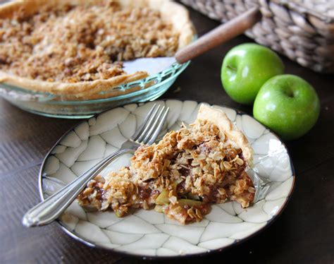 Apple Crisp Pie | Sumptuous Living