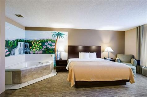 14 Kansas City Hotels with Jacuzzi Suites or Hot Tub In Room - Hot Tub ...