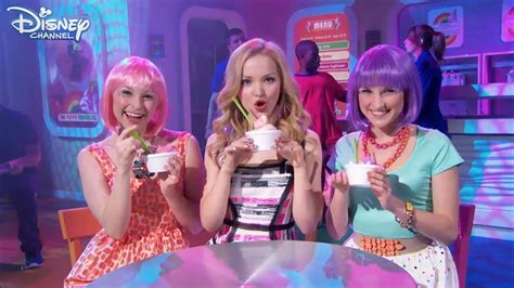 Liv and Maddie | Froyo Yolo Song 🎶 | Disney Channel UK Acordes - Chordify