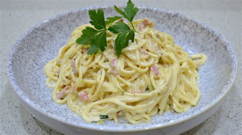 CREAMY CARBONARA PASTA RECIPE - YouTube