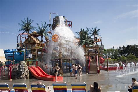 Overview of the Splashdown Safari at the outdoor waterpark at Kalahari ...