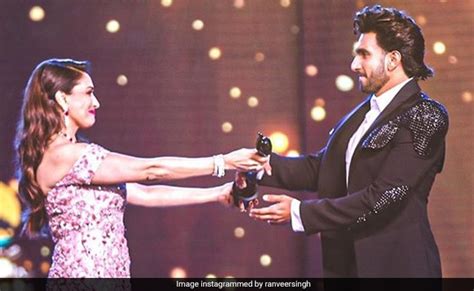 Filmfare Awards 2020: Ranveer Singh Receives Best Actor Trophy From ...