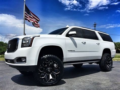 CUSTOM*LIFTED*YUKON XL*4X4*SLT*22" FUEL ASSAULTS*6" FAB-TECH*35" TOYOS ...