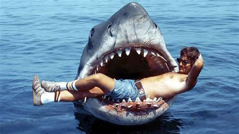 Amazing behind the scenes photos from the making of the film 'Jaws ...