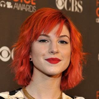 Hayley Williams of Paramore's Best Hair Colors, Cuts, and Styles — See ...