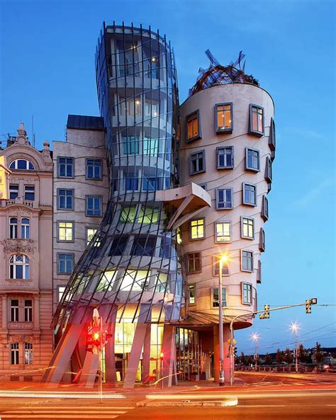 Frank Gehry: TOP 10 Most Iconic Buildings - D.Signers