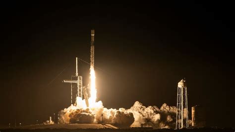 SpaceX launches private 'Odysseus' lander on pioneering moon mission by ...