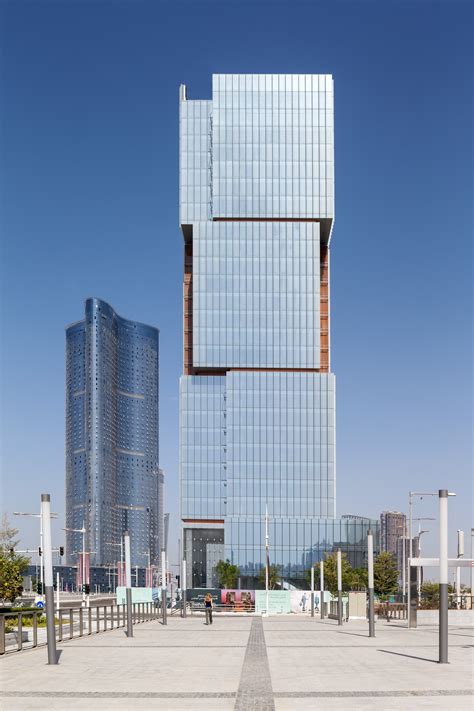 Gallery of Al Hilal Bank Office Tower / Goettsch Partners - 2