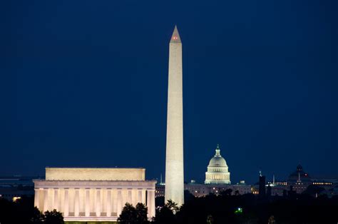 Washington, D.C., Monuments By Moonlight Tour | Green Vacation Deals