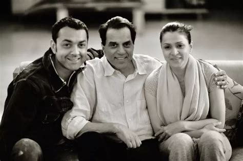 Dharmendra's Throwback Picture With Son, Bobby Deol And 'Choti Bahu ...