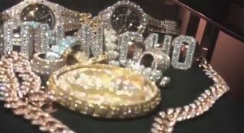 Quavo shows off his extensive jewelry collection #Migos [VIDEO]