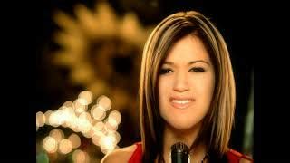 Kelly Clarkson - "A Moment Like This" (Official Music Video)