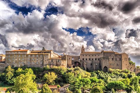 VITERBO ǀ Immobili di Lusso in Vendita: Ville e Casali