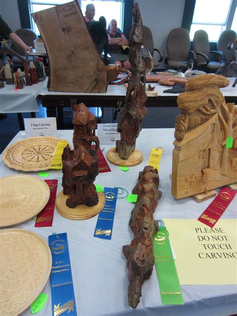 Ales the woodcarver: Wood carving show and competition - PEI - July 2013