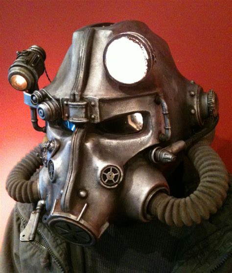 Power Helmet from Brotherhood Power Armor in Fallout 3 | Gadgetsin