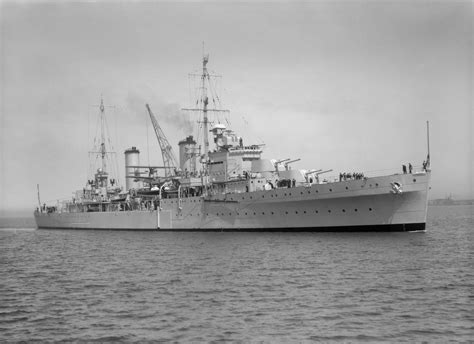 Pin by Stuart Charlton on HMAS Sydney (2) | Warship, Royal australian ...