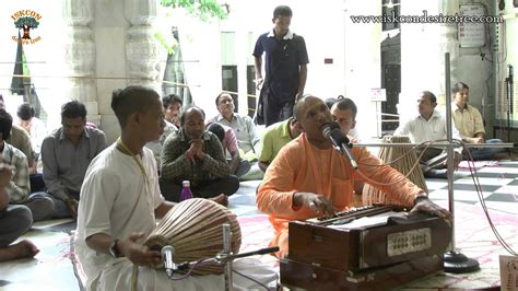 Hare Krishna Kirtan by Asim Krishna Das at ISKCON Juhu on 12th ...