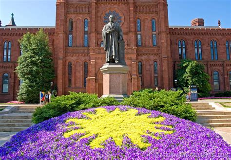 Moongate Garden at the Smithsonian Castle | Washington DC Photo Guide