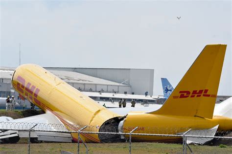 Viral Video Shows DHL Cargo Plane Crash, Split in Two in Costa Rica ...