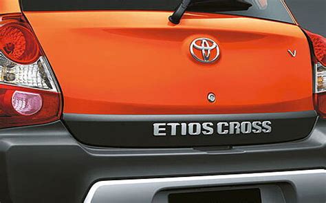 Discontinued Toyota Etios Cross 2014 Images