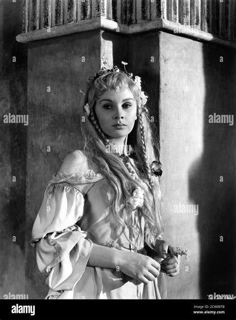 JEAN SIMMONS as Ophelia in the Mad Scene in HAMLET 1948 director ...