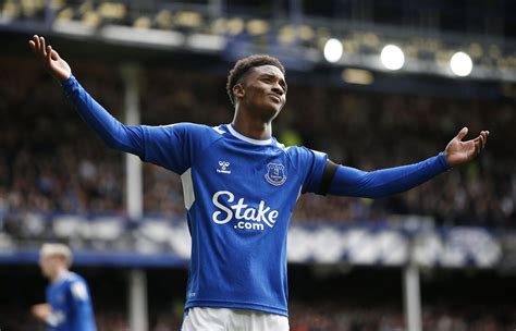 Everton hit the jackpot with Demarai Gray | FootballFanCast.com