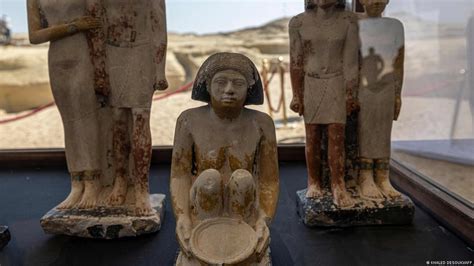 Egypt unveils 4,300-year-old mummy, tombs – DW – 01/26/2023