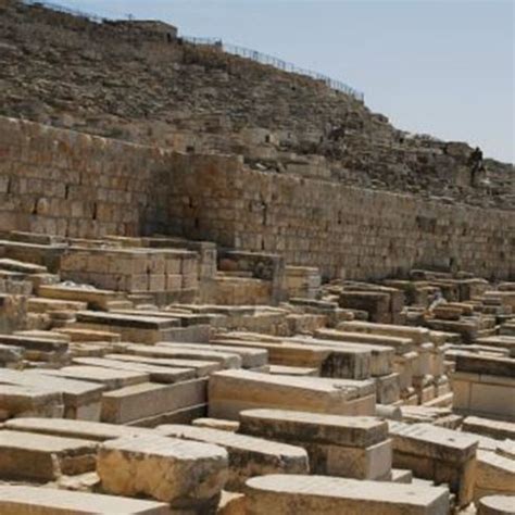 Mount of Olives Cemetery - Enjoying Israel