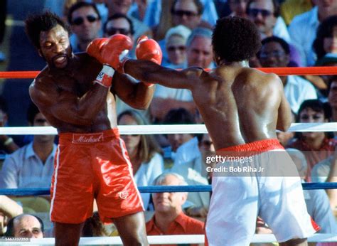 Boxer Michael Dokes battles Mike Weaver during Championship Fight ...