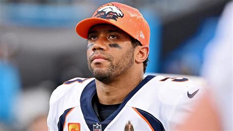 Russell Wilson gets emotional discussing Broncos teammates who defended ...