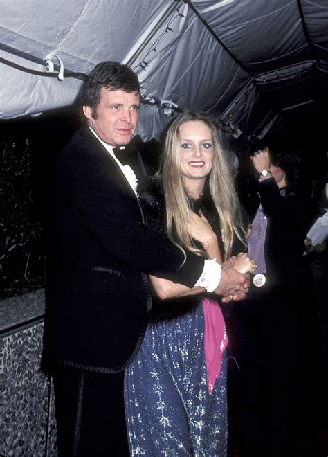 Leigh Lawson Is Iconic Twiggy's Second Husband — Facts about Model's ...