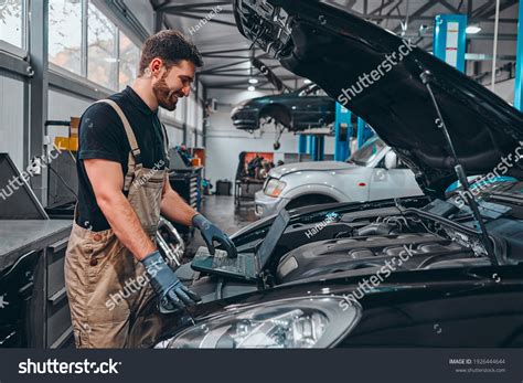 4,626 Mechanic Car Side View Images, Stock Photos & Vectors | Shutterstock