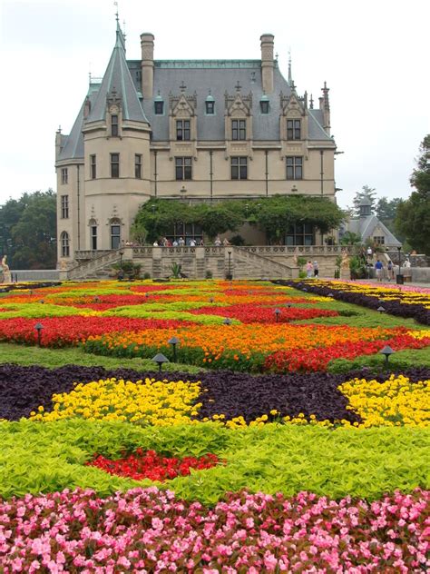 BILTMORE HOUSE & GARDENS FESTIVAL OF FLOWERS Tour - Sunshine Tours