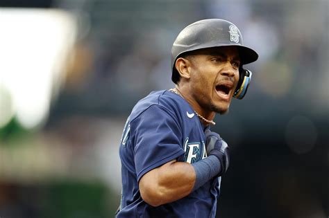 Baseball notes: Mariners, Julio Rodriguez discussing extension