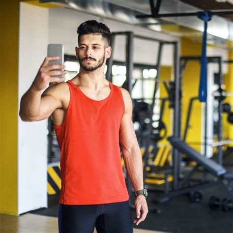 Top 7 Tips to Get Perfect Gym Selfies Using A Gym Wall Mirror - Dash of ...