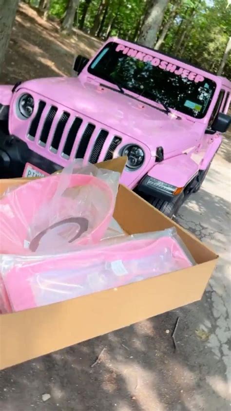 Pink Jeep Accessories 🌸 #Pinkjeepwrangler | Pink jeep, Pink car, Pink ...