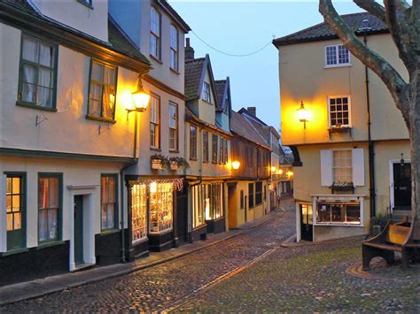 Beautiful Elm Hill in Norwich - one of the places I miss the most ...