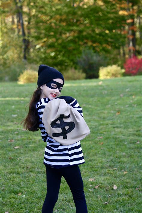 Bank Robber Costume - Hat and gloves from the dollar store, money bag ...