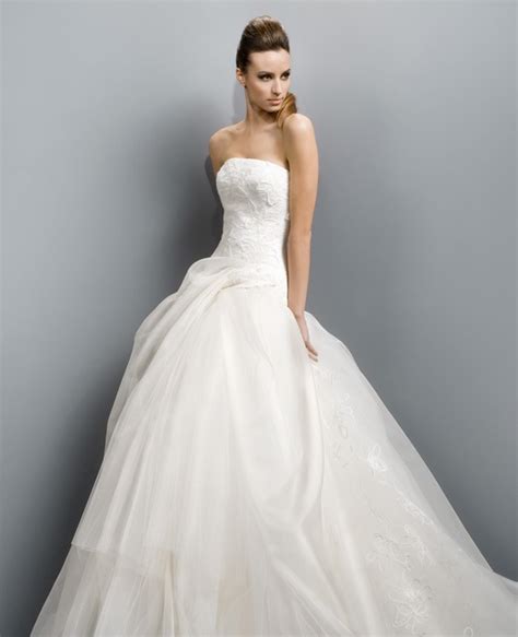 One Of The Best Vera Wang Wedding Dresses Collection