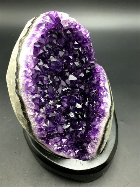 Beautiful amethyst geode - 130 x 120 x 100mm - 1171 gm - Catawiki