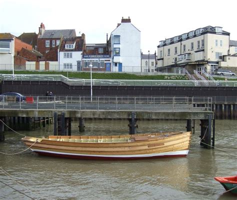 Bridlington Harbour © JThomas cc-by-sa/2.0 :: Geograph Britain and Ireland