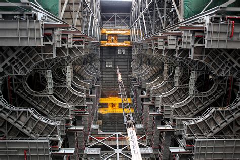 PHOTOS: Final SLS Work Platform Installed in KSC’s Vehicle Assembly ...